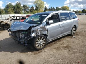 Toyota Sienna XLE 3.5L 6 2011