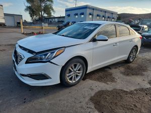 Hyundai Sonata SE 2.4L 4 2015