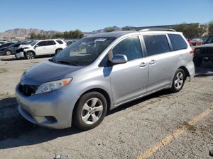 Toyota Sienna LE 3.5L 6 2013