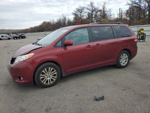 Toyota Sienna XLE 3.5L 6 2011