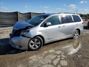 Toyota Sienna LE 3.5L 6 2012