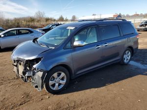 Toyota Sienna LE 3.5L 6 2013