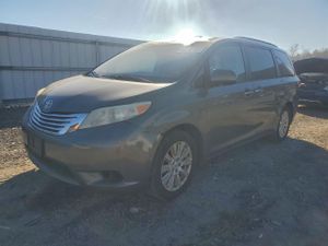 Toyota Sienna XLE 3.5L 6 2012