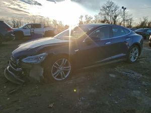 Tesla Model S 2015