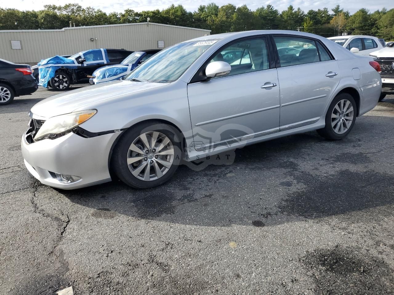 Toyota Avalon BASE 3.5L 6 2011