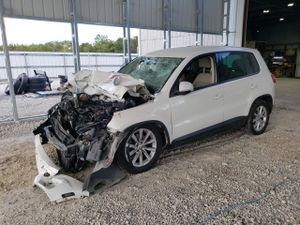 Volkswagen Tiguan S 2.0L 4 2014