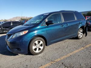 Toyota Sienna LE 3.5L 6 2012
