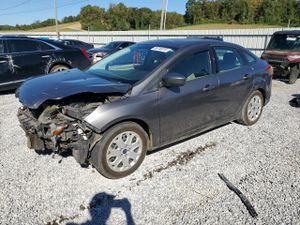 Ford Focus SE 2.0L 4 2012