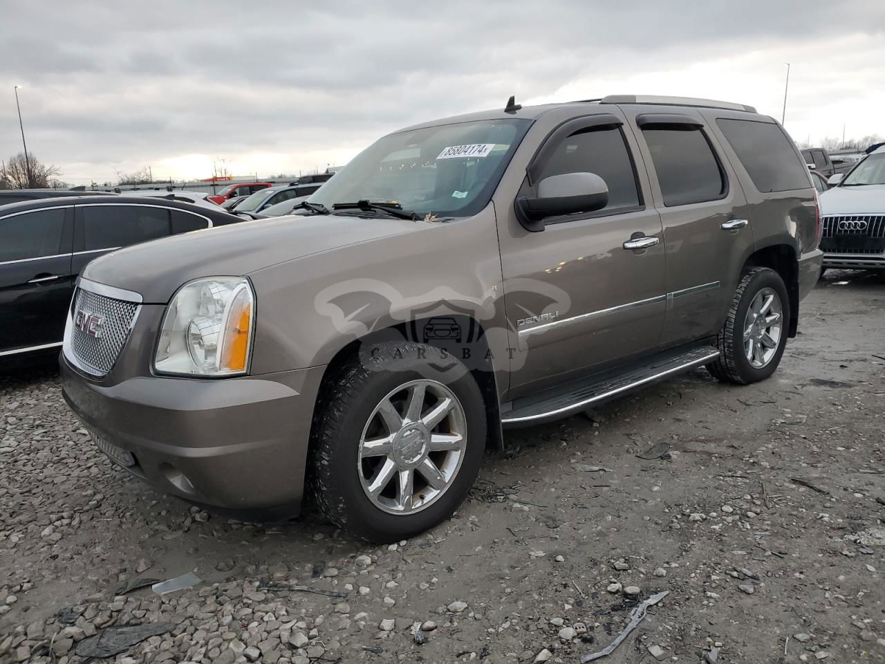 GMC Yukon DENALI 6.2L  8 2011