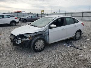 Ford Focus SE 2.0L 4 2012