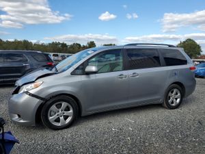 Toyota Sienna LE 3.5L 6 2011