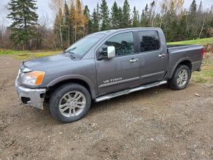 Nissan Titan S 5.6L 8 2014