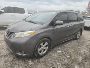 Toyota Sienna LE 3.5L 6 2013