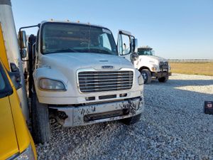 Freightliner Business Class M2 106 MEDIUM DUTY 8.9L 6 2014