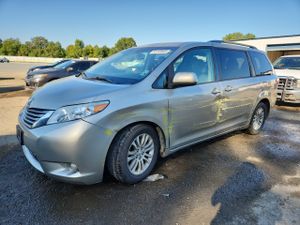 Toyota Sienna XLE 3.5L 6 2015