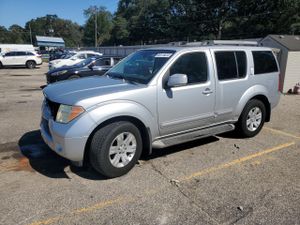 Nissan Pathfinder LE 4.0L 6 2005