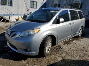 Toyota Sienna XLE 3.5L 6 2013