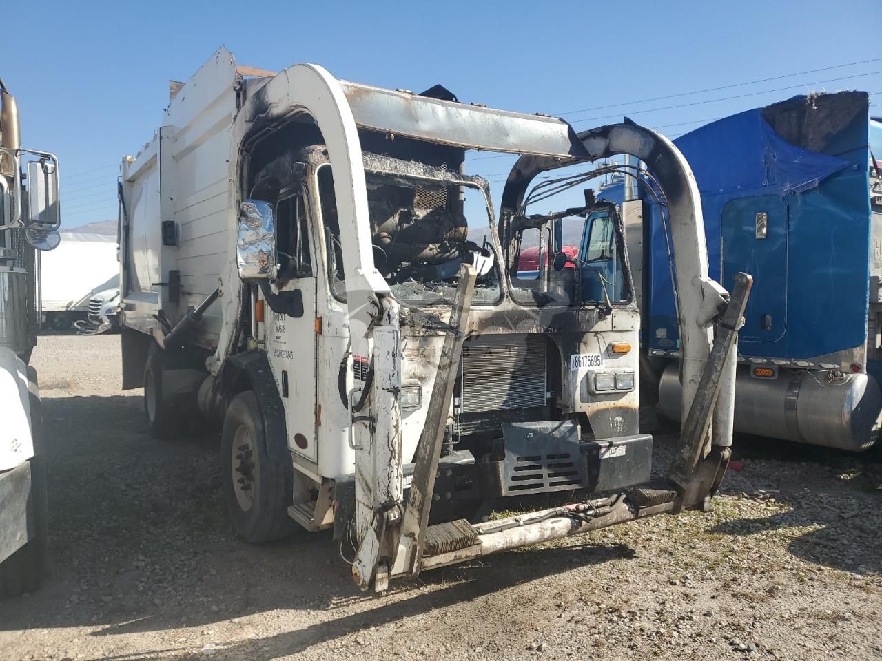 Peterbilt 320/325 8.9L 6 2014