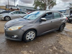 Ford Focus SE 2.0L 4 2012