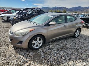 Hyundai Elantra GLS 1.8L 4 2013