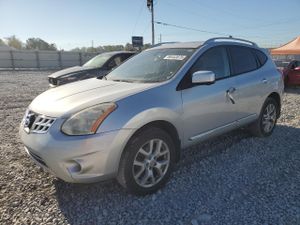 Nissan Rogue S 2.5L 4 2013