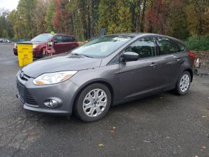 Ford Focus SE 2.0L 4 2012