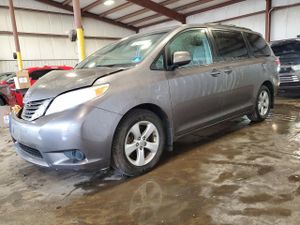 Toyota Sienna LE 3.5L 6 2015