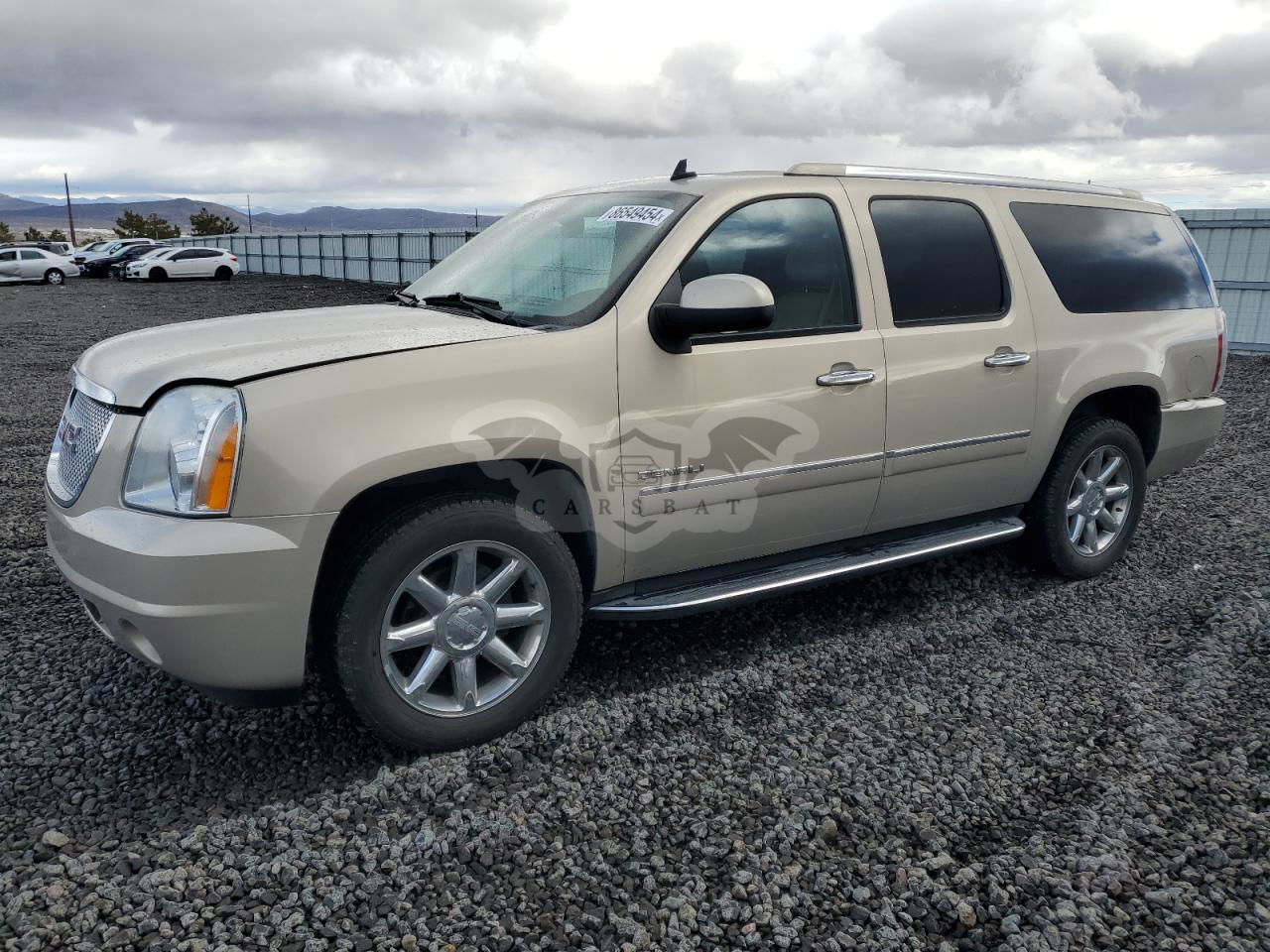 GMC Yukon DENALI 6.2L  8 2011