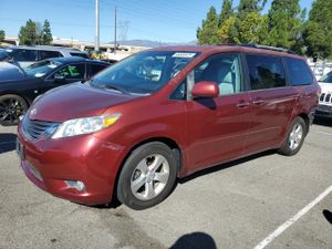 Toyota Sienna XLE 3.5L 6 2011