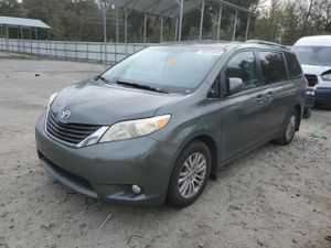 Toyota Sienna XLE 3.5L 6 2011