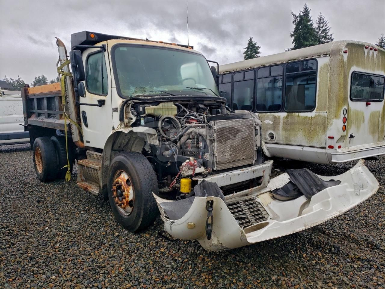Freightliner Business Class M2 106 MEDIUM DUTY 8.3L 6 2009