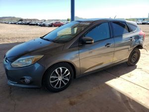 Ford Focus SE 2.0L 4 2012