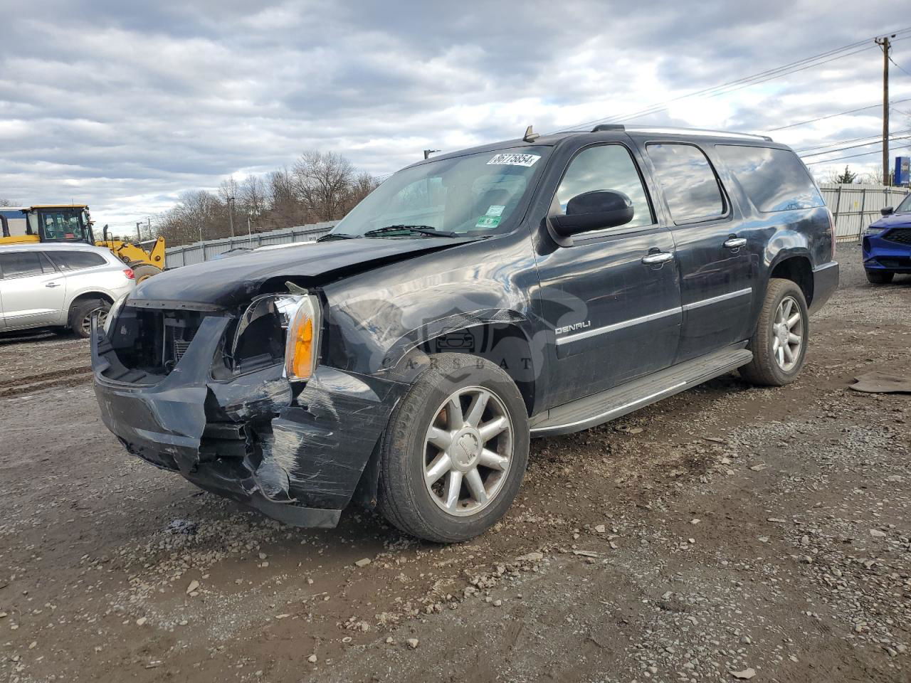 GMC Yukon DENALI 6.2L  8 2011