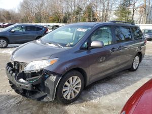 Toyota Sienna LE 3.5L 6 2011