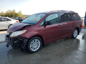 Toyota Sienna XLE 3.5L 6 2015