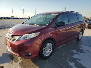 Toyota Sienna XLE 3.5L 6 2012