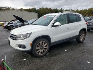 Volkswagen Tiguan S 2.0L 4 2015