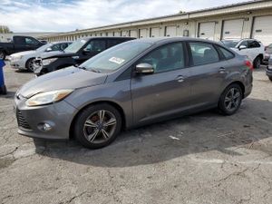 Ford Focus SE 2.0L 4 2014