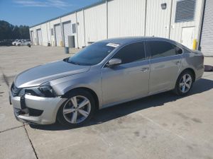 Volkswagen Passat SE 2.5L 5 2013