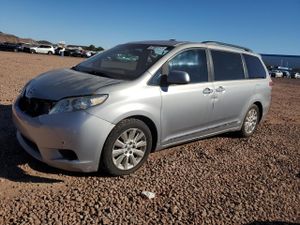 Toyota Sienna XLE 3.5L 6 2012