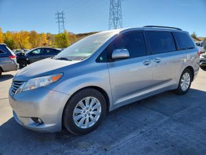 Toyota Sienna XLE 3.5L 6 2015