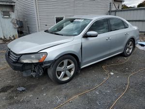 Volkswagen Passat SE 1.8L 4 2015
