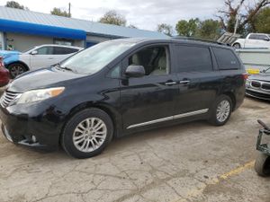 Toyota Sienna XLE 3.5L 6 2015