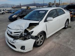 Toyota Corolla BASE 1.8L 4 2013