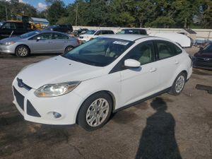 Ford Focus SE 2.0L 4 2012