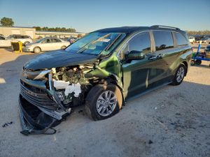 Toyota Sienna XLE 2.5L 4 2025