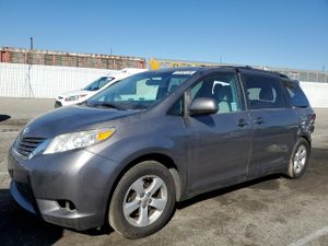 Toyota Sienna LE 3.5L 6 2015