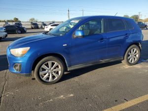 Mitsubishi Outlander ES 2.0L 4 2015