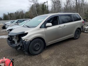 Toyota Sienna XLE 3.5L 6 2015