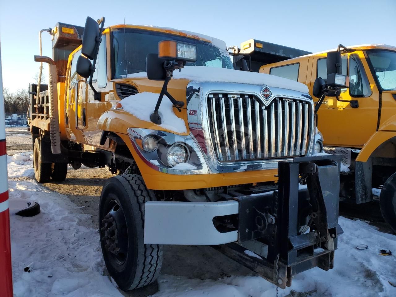 International WorkStar / 7000 Series 7400 9.3L 6 2015